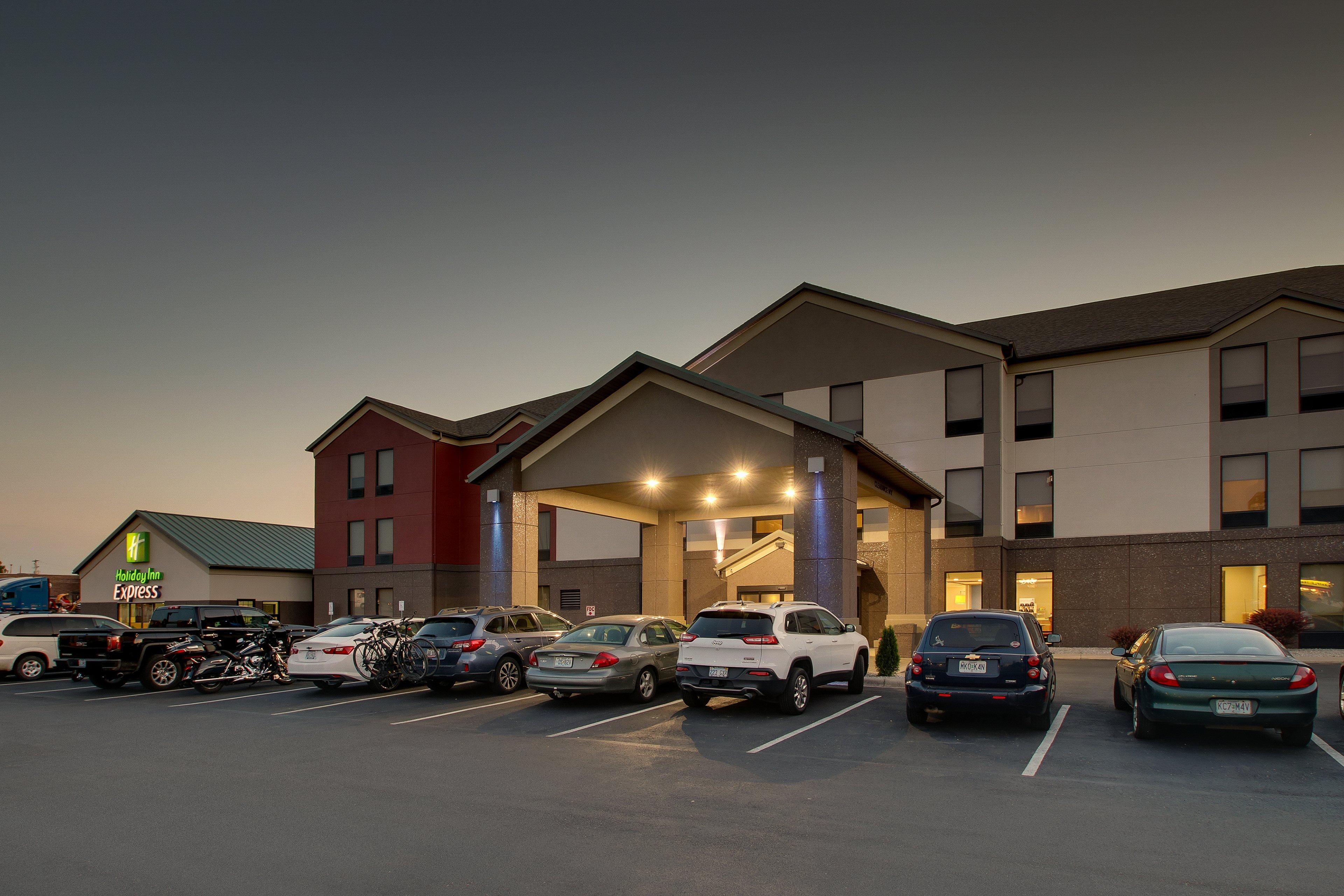 Holiday Inn Express Hotel & Suites Lebanon By Ihg Exterior photo