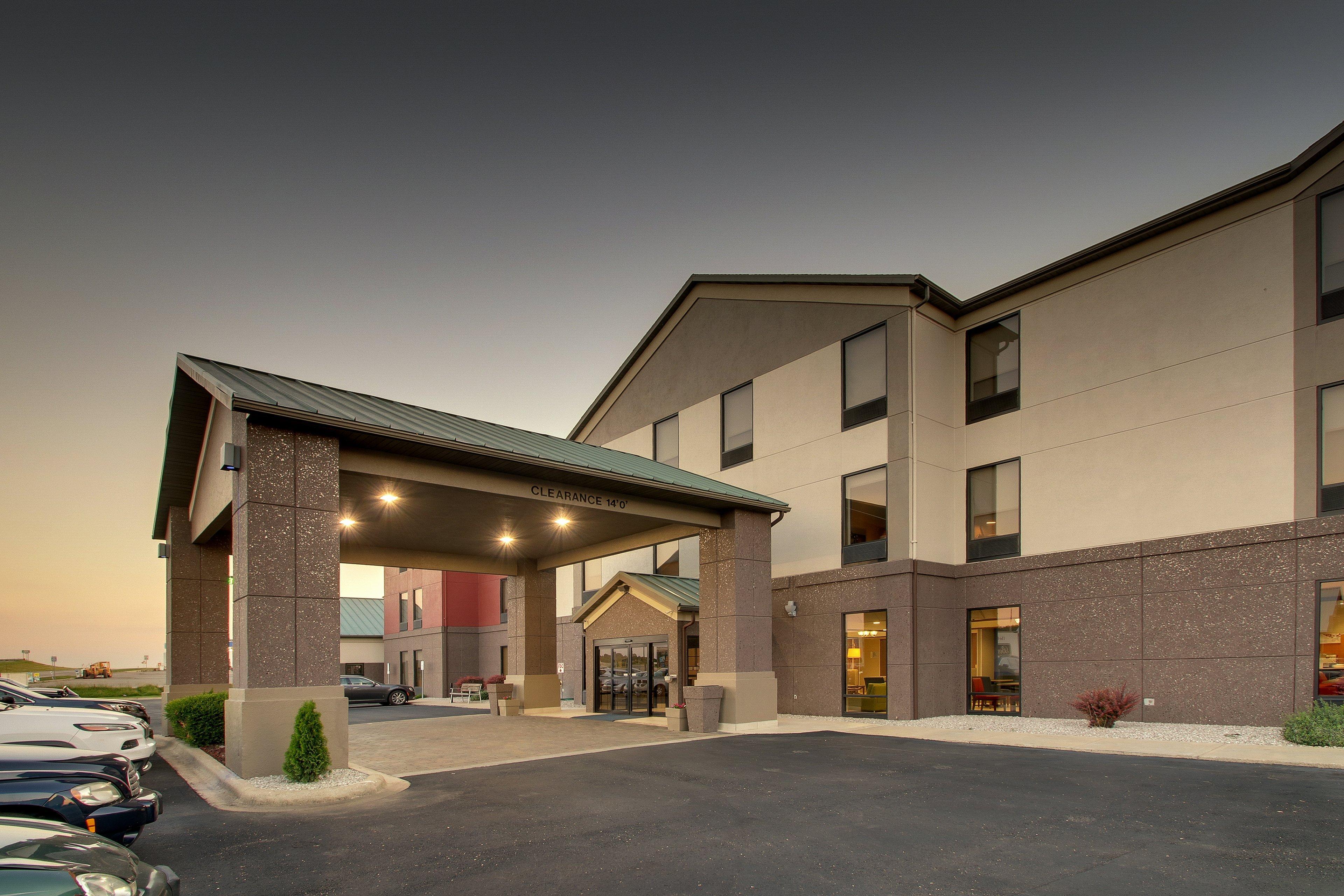 Holiday Inn Express Hotel & Suites Lebanon By Ihg Exterior photo