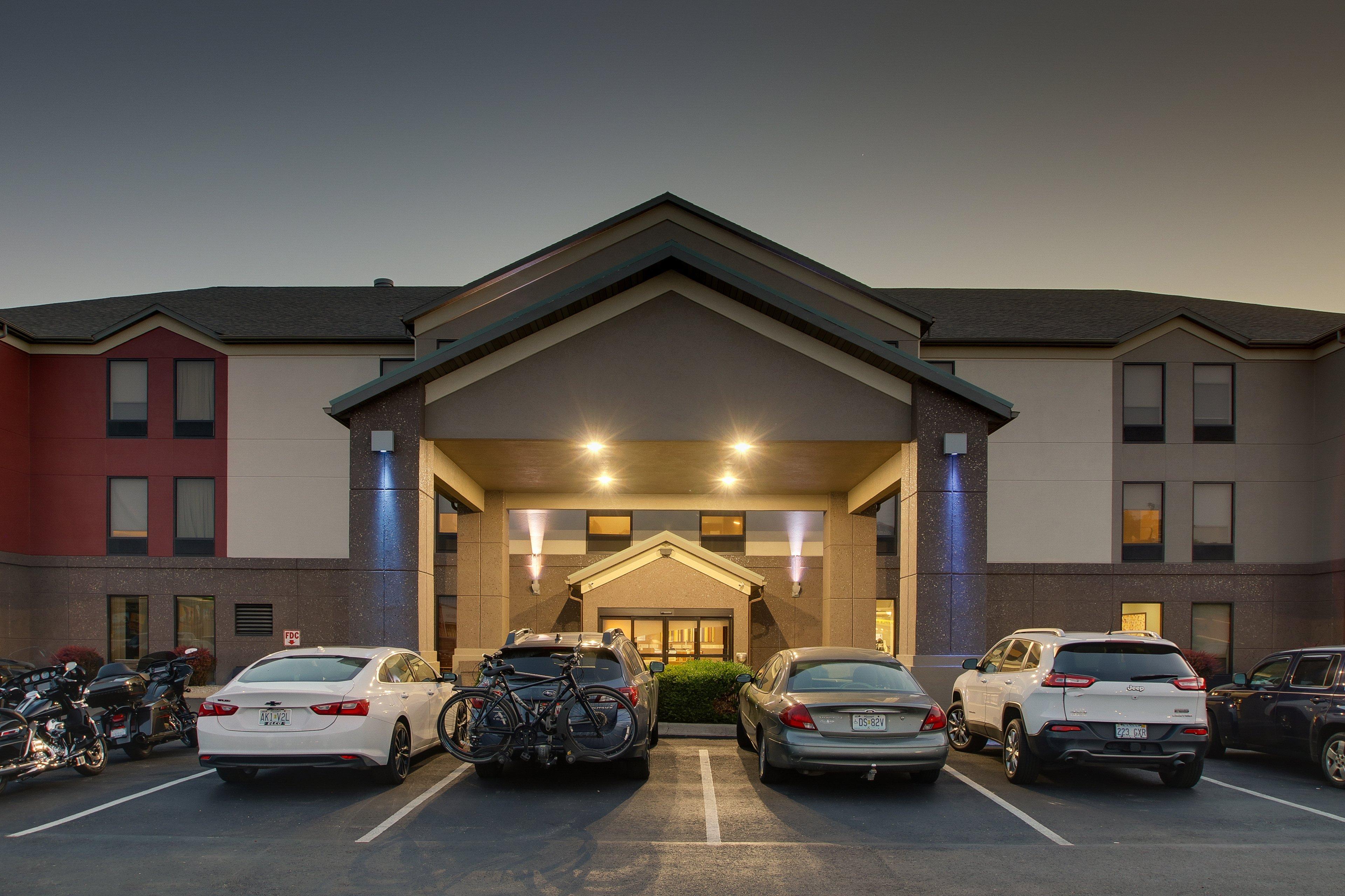 Holiday Inn Express Hotel & Suites Lebanon By Ihg Exterior photo